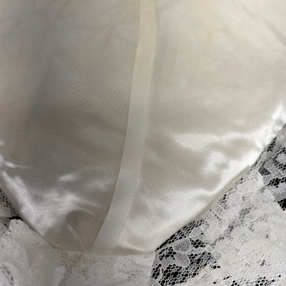 SATIN RING PILLOW -- Vintage 1980, Elastic Hold Strap, Ring Ties, Lace Doily - Picture 13 of 13